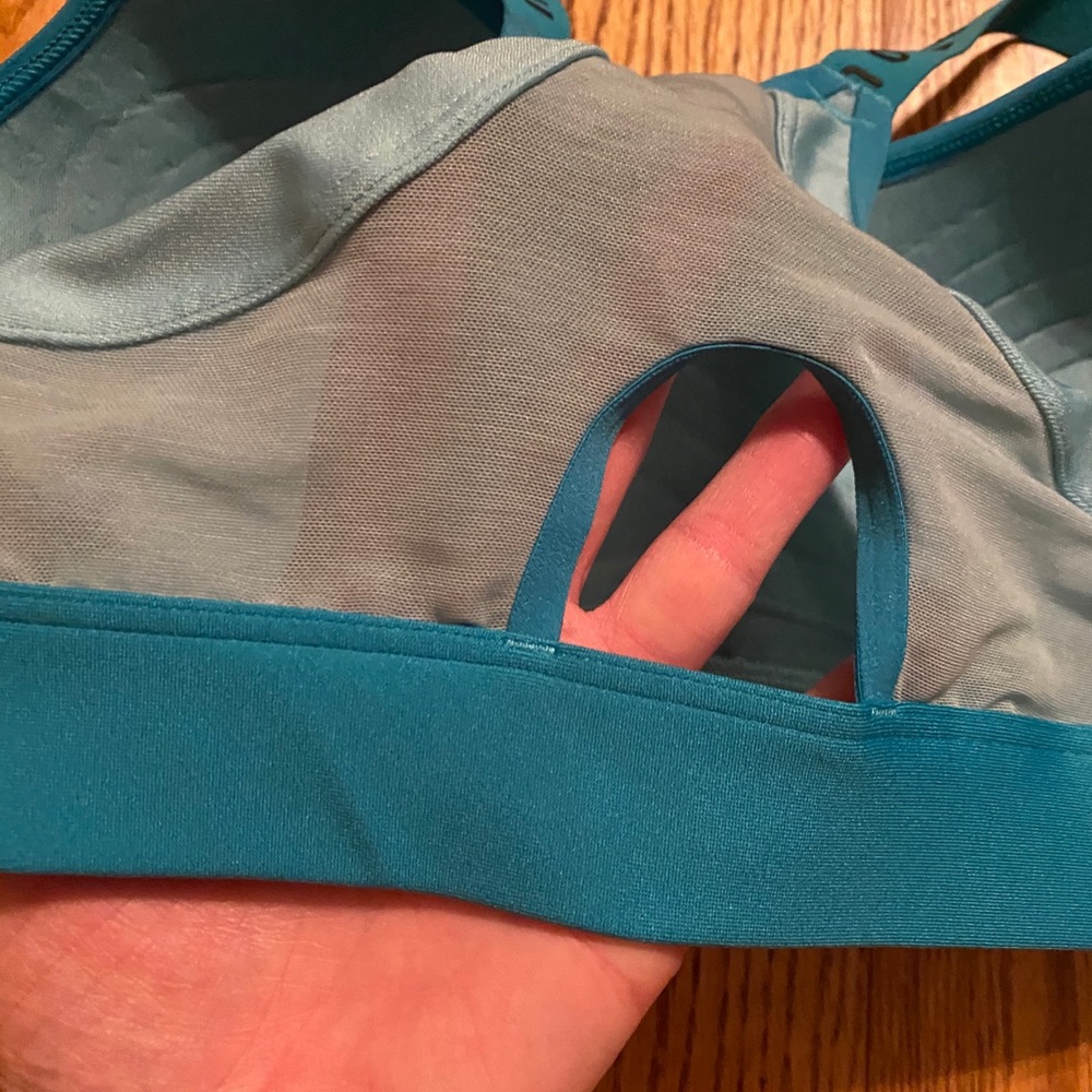 Sports bra - Picture 3 of 5